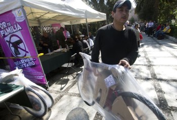 Campanha troca armas por bicicletas no México
