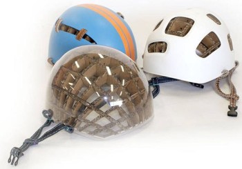 Testes de segurança aprovam capacete de papelão