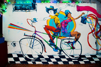 Grafite de ciclistas no bar Soria mostra que donos são adeptos das bicicletas