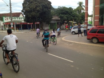 Tráfego de bicicletas pelas ruas de Tarauacá é mais intenso do que o de carros e motos - Foto: Duaine Rodrigues/G1