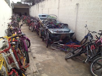 Depósito da Polícia Civil no município, está lotado de bicicletas, entre furtadas recuperadas, acidentadas e abandonadas - Foto: Duaine Rodrigues/G1