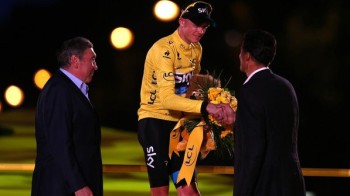 O britânico Christopher Froome (de amarelo) venceu a edição 2013 do Tour de France - Foto: Bryn Lennon/Getty