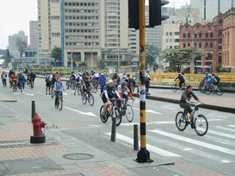 As ciclovias colombianas recebem 1 milhão de bikes aos domingos