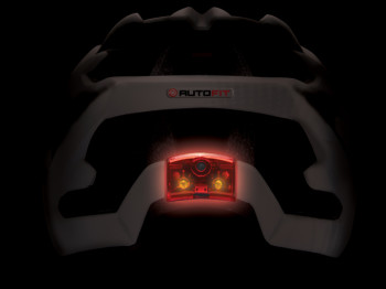 A iluminação de segurança do novo capacete pode ser recarregada via USB