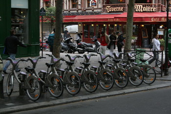 Velib, sistema de empréstimo de bicicletas a baixo custo - Foto: Wikicommons
