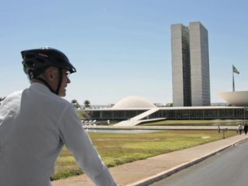Senador Suplicy e sua bike - Foto: Luiz Alves / Agência Senado