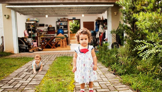Os filhos de Luis Patricio e a garagem que virou sala de estar - Foto: Ric Mais / Reprodução