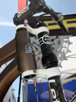 Bicicleta Niner com kit de conversão Project 321 e amortecedor Lefty