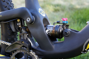 A nova GT Helion utiliza a  suspensão AOS utilizadas nas bikes GT Force e Sensor