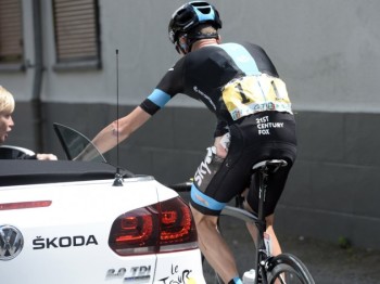 Chris Froome após o tombo que sofreu ontem na 4ª etapa do Tour de France