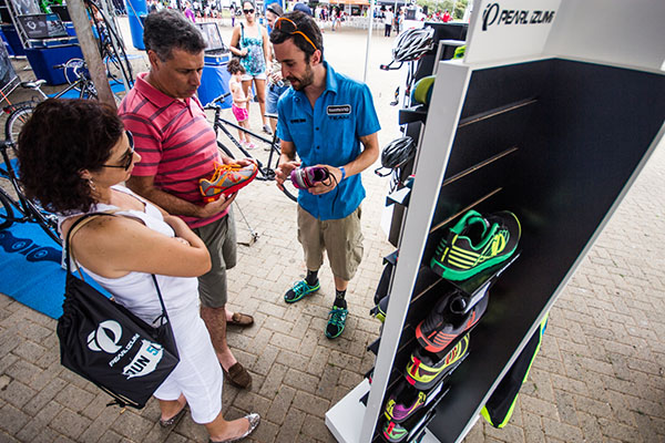 Visitantes conhecem tecnologias no estande da Shimano - Foto: Maximiliano Blanco / Shimano