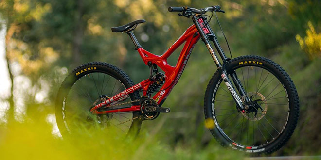 M16, a emblemática bike de DH da Intense, completa 2 décadas de
