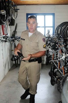Sargento Roberto Alexandre Chaúl: "O serviço com a bicicleta é prazeroso, o militar sente os benefícios para a sua saúde" - Foto: Osvaldo Afonso / Imprensa MG