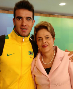 Lauro Chaman com a presidenta - Foto: Foto: Roberto Stuckert Filho / PR