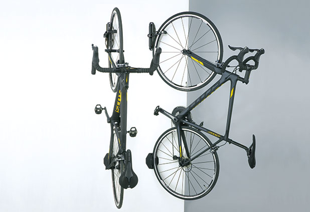 O novo suporte Turn-Up Bike Holder permite armazenar a bicicletas em um ângulo de até 70º em relação à parede