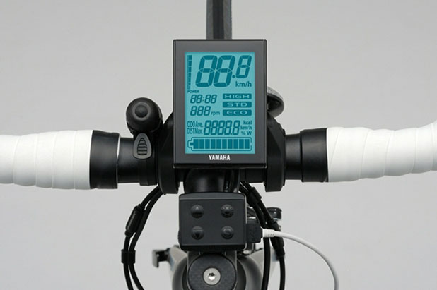 O acesso a informações como nível de bateria, velocidade máxima, média e atual pode ser realizado através de um display instalado no guidão da bicicleta