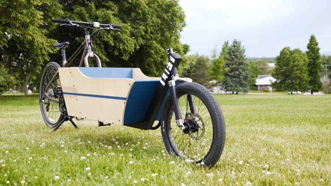O acessório permite converter praticamente qualquer bike em uma cargueira
