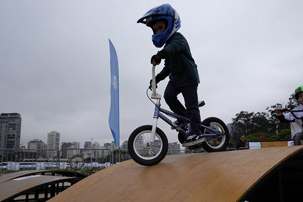 Criança se diverte no Bike Radical - Foto: Felipe Mota / FS Fotografia