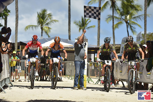Primeira largada do evento - Foto: Sportfgraf / Brasil Ride