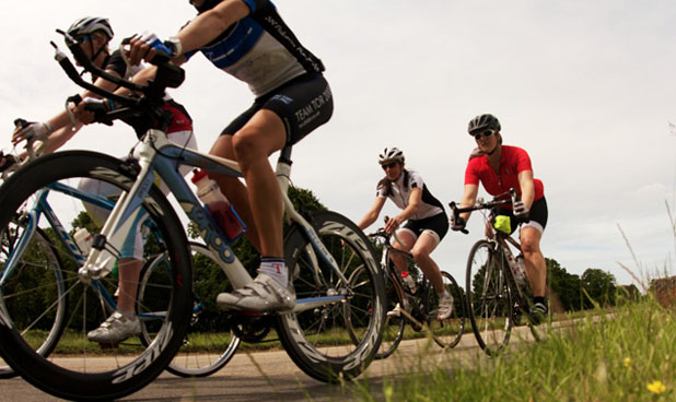 Para os entusiastas, pedalar em pelotão é uma otima opção para aumentar as opções de treino e diversão