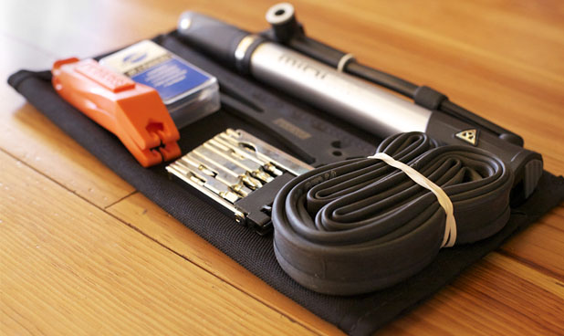 Um bom kit de reparos deve incluir câmara de ar extra e/ou remendos, ferramentas e bomba de ar