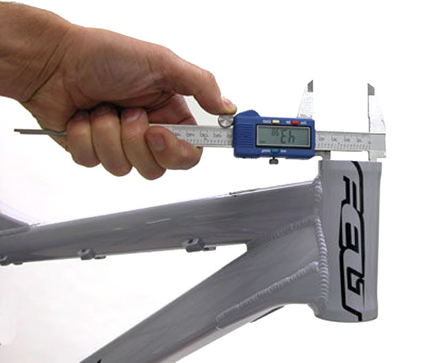 O paquímetro da Park Tool fornece medições internas e externas das peças
