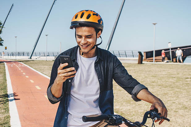 Capacete Inteligente MT1 da LIVAL, Capacete Bluetooth para Ciclismo,  Laterais - Microfone Integrado, Alto-falantes Bluetooth, Sinais de  Transferência Sem Fio Configuráveis, Alerta SOS, Capacete de Bicicleta,  Cinza, Large | Amazon.com.br