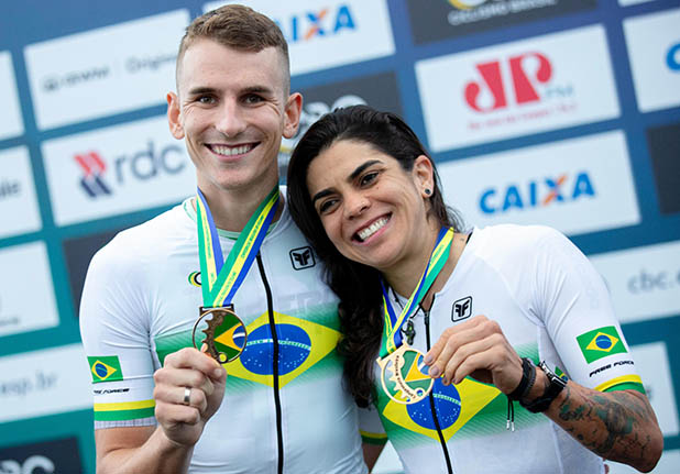 Alex Malacarne e Raiza Goulão